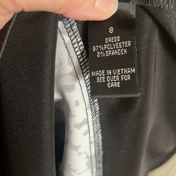 AGB Dress. Size 8. Black and white. Flared skirt. sleeveless. - Picture 6 of 7